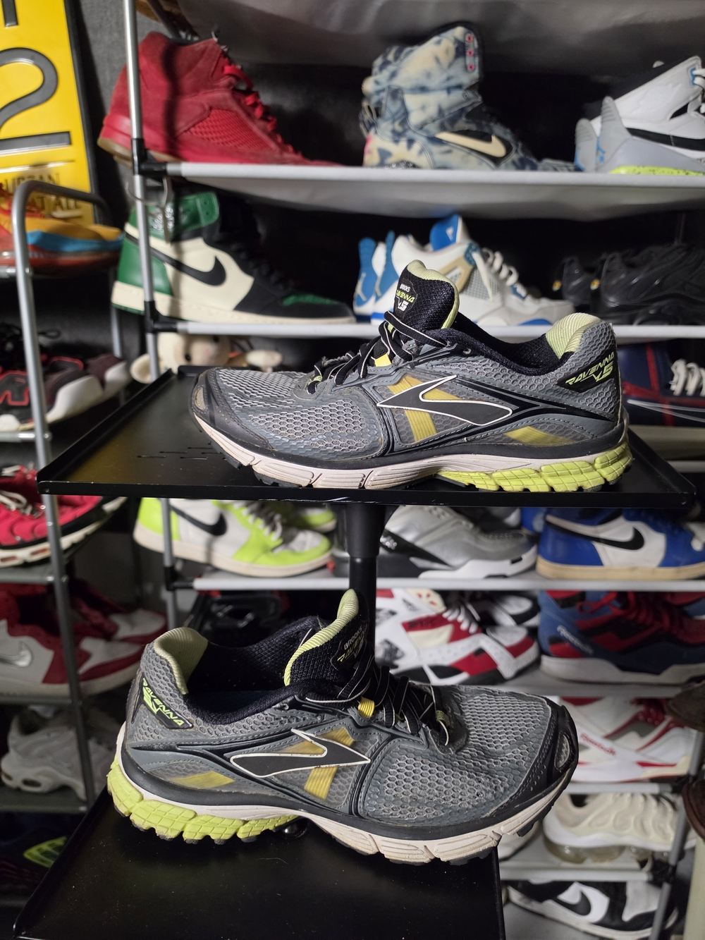 🔥 Brooks Ravenna 5  Men’s Size 9.5 Gray & Yellow-Green Running Shoes